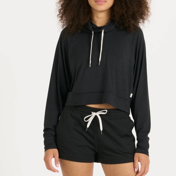 vuori Halo Crop Funnel Neck - Picture 2 of 13